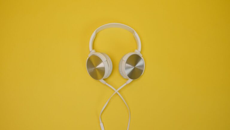 A Revolução do Áudio Inteligente: Como a IA está a transformar fones e som