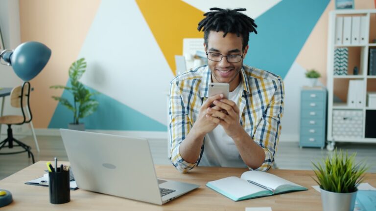 A Sinergia Perfeita: Como o Hardware Conversa com o Software no Seu Dia a Dia Tecnológico
