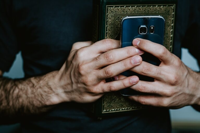 Guia Prático de Segurança Digital e Privacidade para o Cidadão Moderno