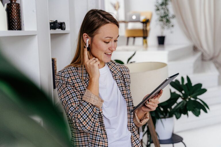 A Revolução do Áudio Inteligente: Como a IA está a Transformar Fones e o Som
