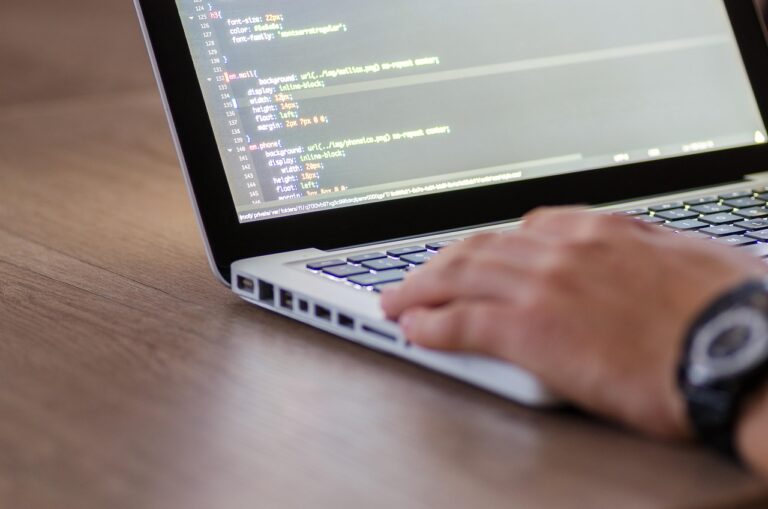 A Nova Era do Software: Tendências Globais e o Impacto no Ecossistema Digital em Moçambique